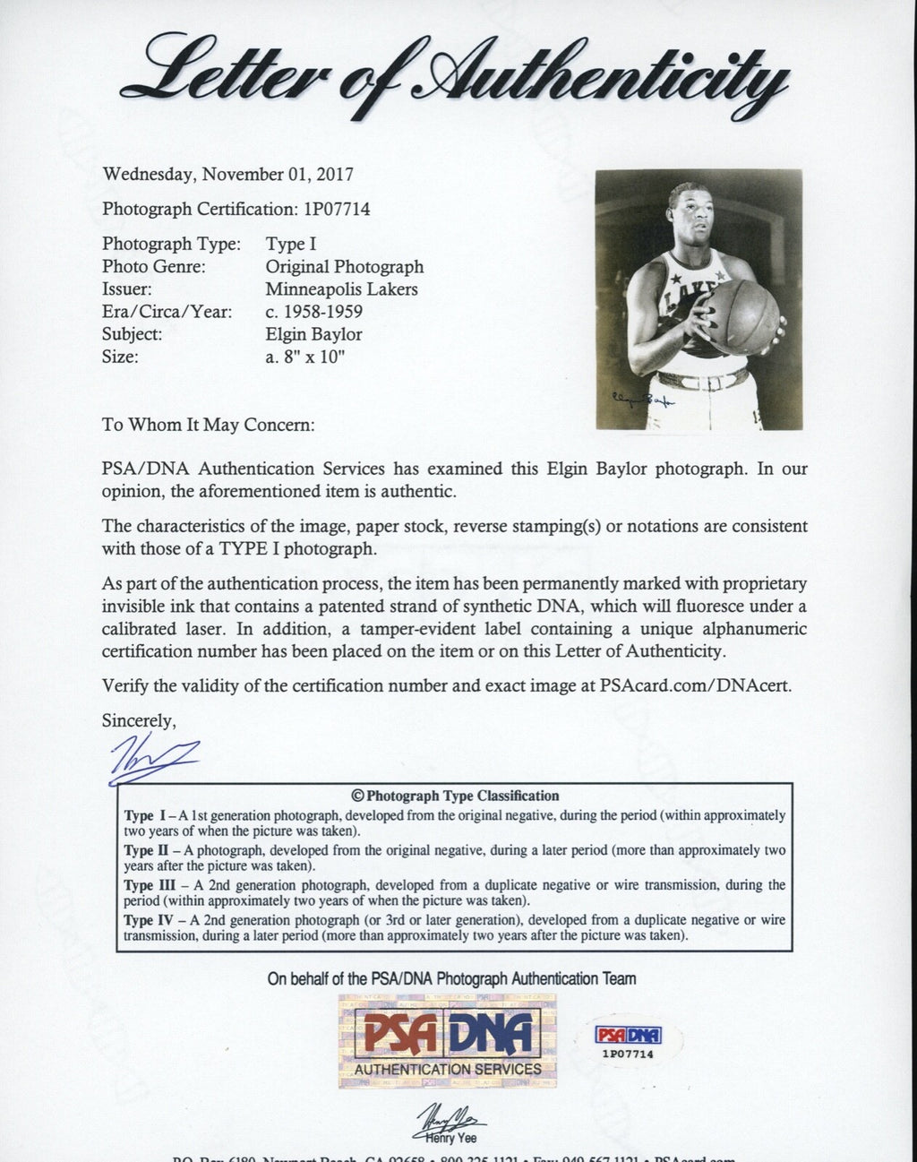 Elgin Baylor 1958 Rookie Minneapolis Lakers Type 1 Original Photo PSA/DNA AUTO