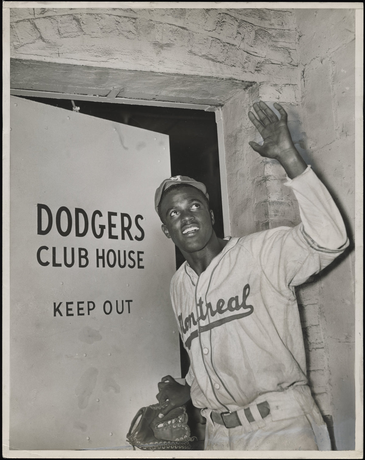 JACKIE ROBINSON 1947 ROOKIE DEBUT TYPE 1 ORIGINAL PHTO PSA/DNA 11X14